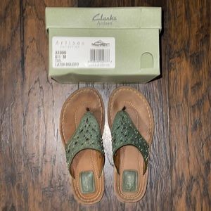 Great condition sandals.